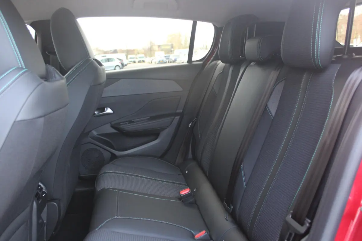 1.2 Hybrid 145PK AUTOMAAT ALLURE | AGR STOEL | STOEL EN STUUR VEWARMING | KEYLESS ENTRY/START | DRAADLOZE APPLE CARPLAY/ANDROID AUTO | NAVIGATIE | CLIMATE CONTROL | LICHTMETALEN VELGEN 17" |