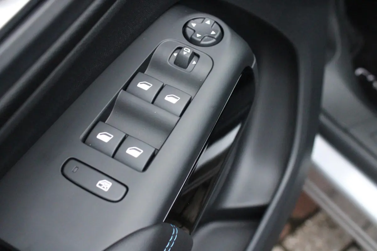 1.6 225PK Plug-in Hybrid FEEL | NAVIGATIE | ACHTERUITRIJ CAMERA | DODEHOEKDETECTIE | APPLE CARPLAY/ANDROID AUTO |  CLIMATE CONTROL | DAB RADIO | ADAPTIVE CRUISE CONTROL | VERSTELBARE ACHTERS