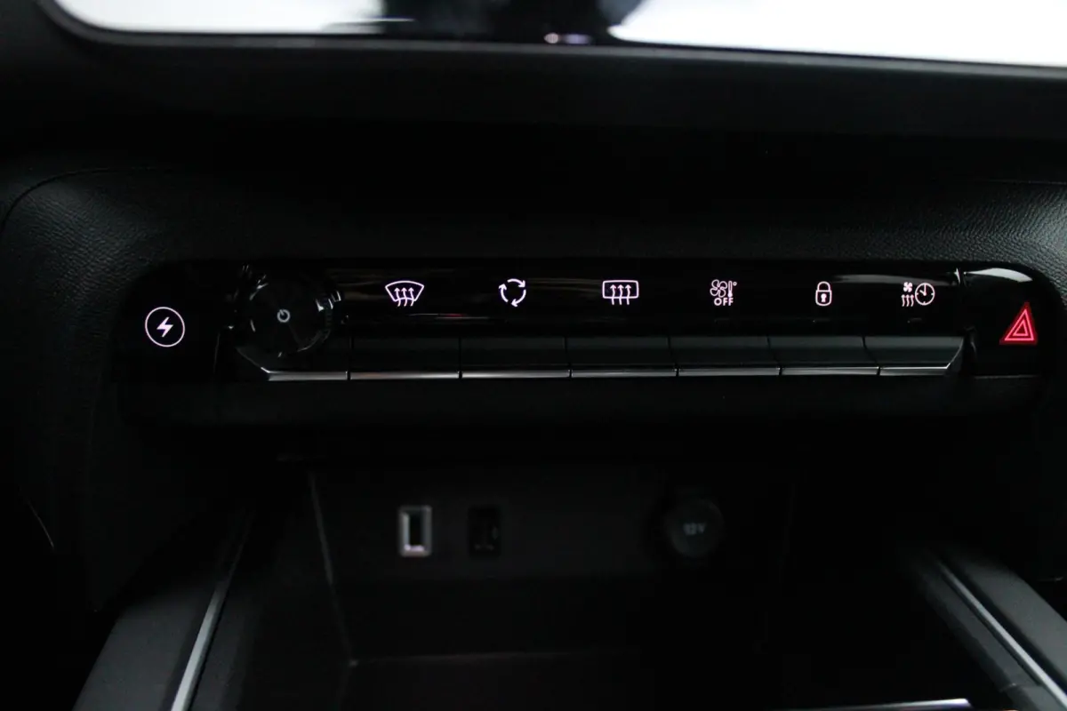 1.6 225PK Plug-in Hybrid FEEL | NAVIGATIE | ACHTERUITRIJ CAMERA | DODEHOEKDETECTIE | APPLE CARPLAY/ANDROID AUTO |  CLIMATE CONTROL | DAB RADIO | ADAPTIVE CRUISE CONTROL | VERSTELBARE ACHTERS