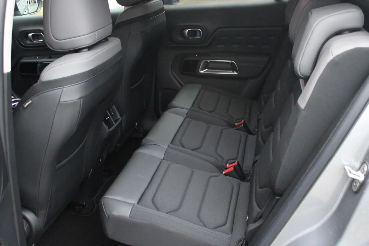 1.6 225PK Plug-in Hybrid FEEL | NAVIGATIE | ACHTERUITRIJ CAMERA | DODEHOEKDETECTIE | APPLE CARPLAY/ANDROID AUTO |  CLIMATE CONTROL | DAB RADIO | ADAPTIVE CRUISE CONTROL | VERSTELBARE ACHTERS