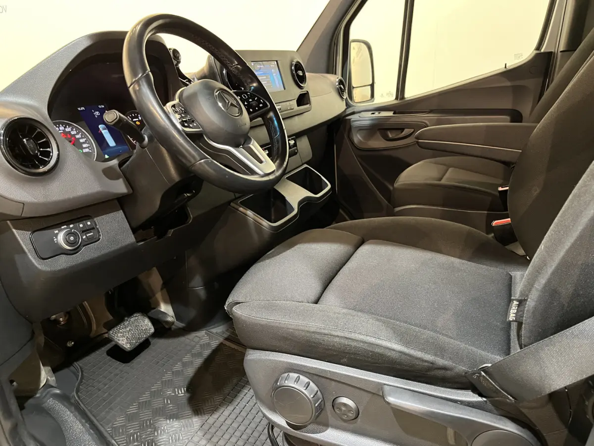 314 CDI L1H1 Automaat / Servicebus / Bott Inrichting / Euro 6 / Airco / CarPlay / Cruise Control Adap. / Camera / Navigatie / LED