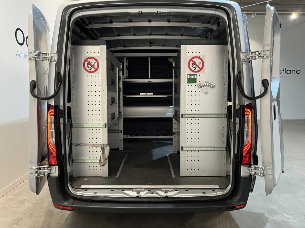 314 CDI L1H1 Automaat / Servicebus / Bott Inrichting / Euro 6 / Airco / CarPlay / Cruise Control Adap. / Camera / Navigatie / LED