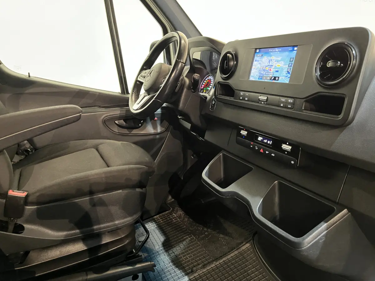 314 CDI L1H1 Automaat / Servicebus / Bott Inrichting / Euro 6 / Airco / CarPlay / Cruise Control Adap. / Camera / Navigatie / LED