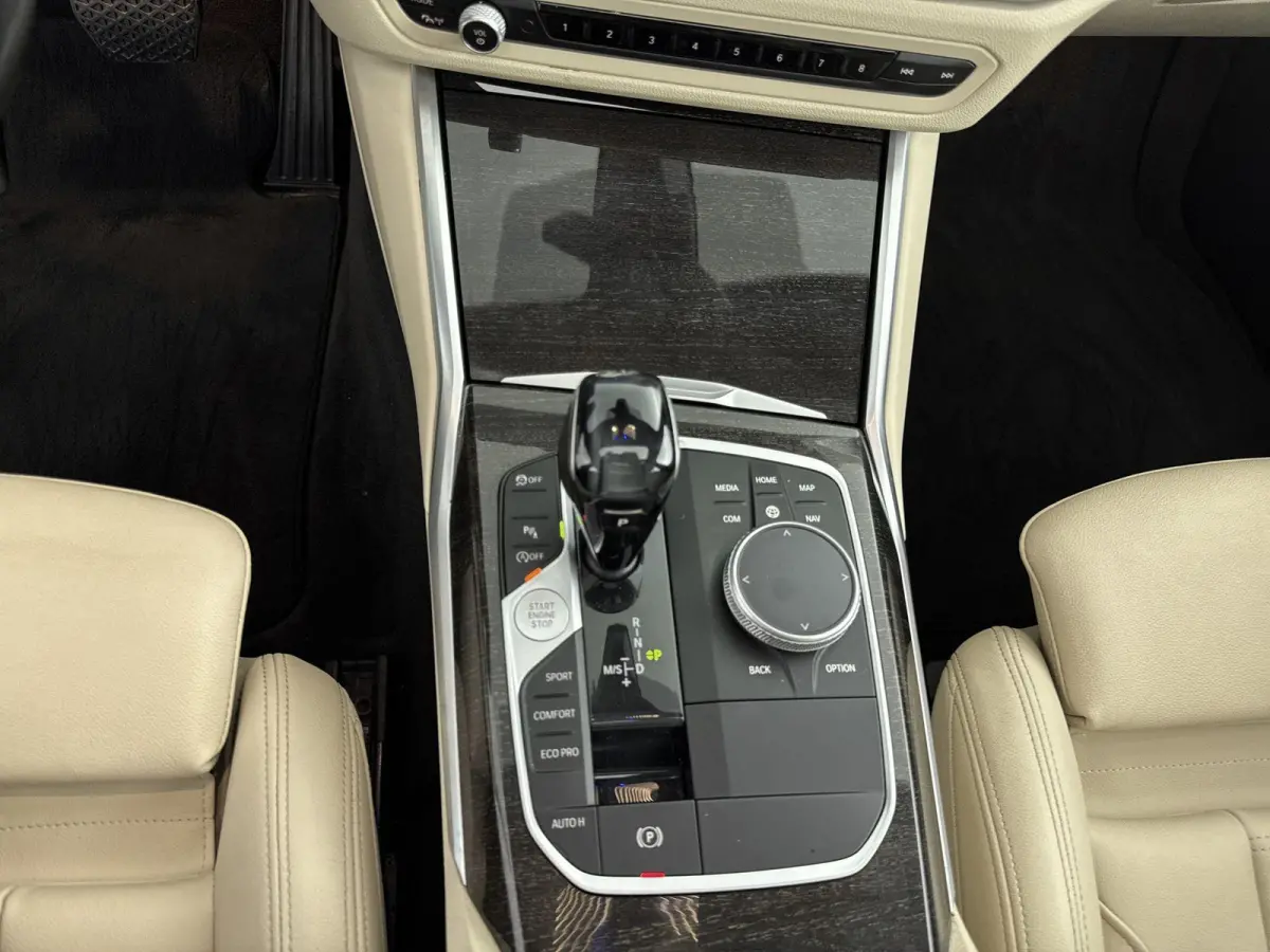 320i Executive Edition | PANO | ACC | Stoelverwarming | Ambiance sfeerverlichting | Keyless | Virtual Cockpit | Climate control  |