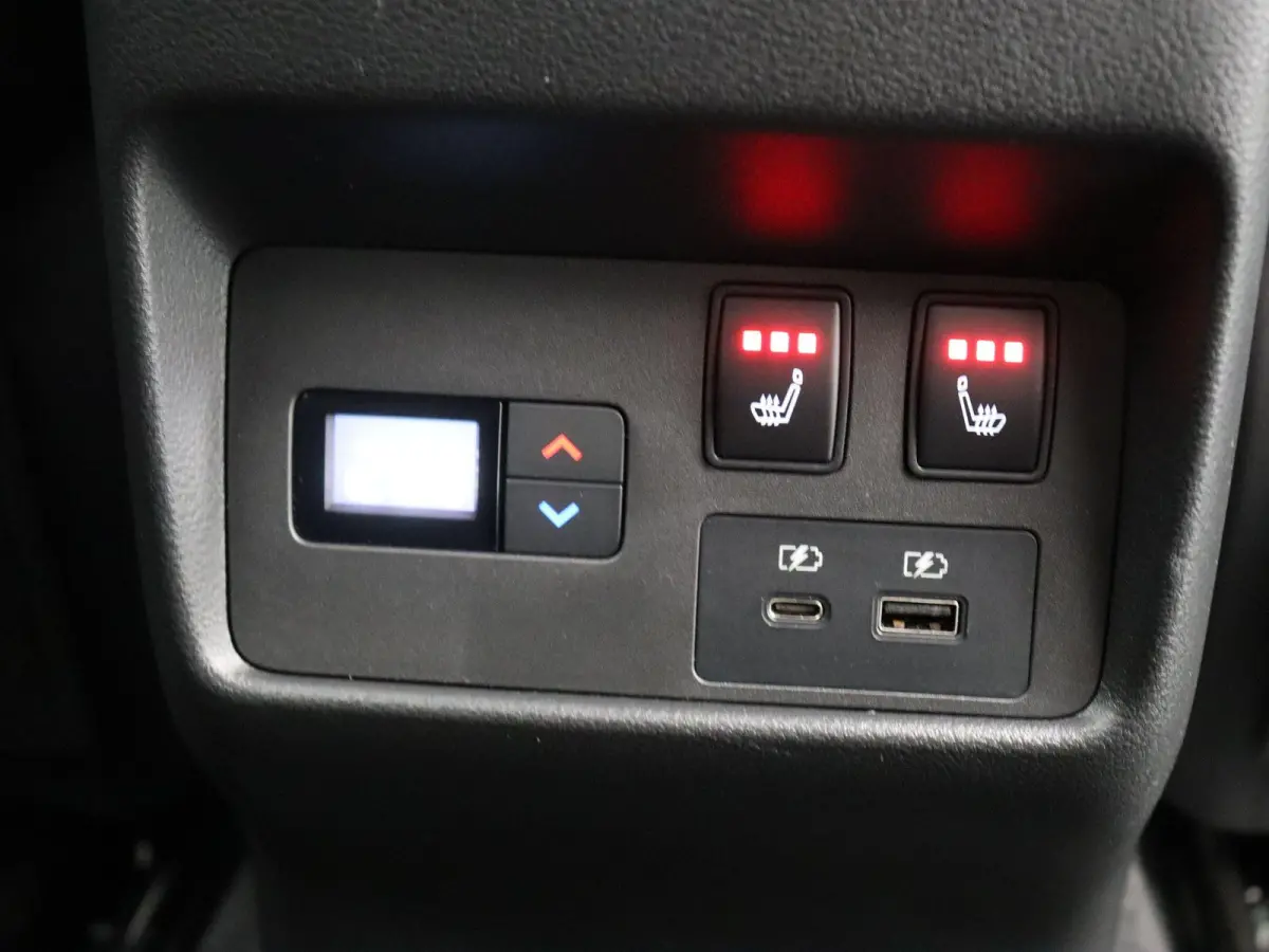 1.5 e-4orce Tekna 4WD | Lederen bekleding | 3-zone climate control | Stoel, stuur en voorruitverwarming | Elektrisch verstelbare voorstoelen | Head-up display |