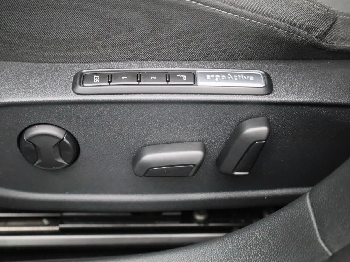 1.5 TSI Life Business | ACC | Stoelverwarming + Stuurverwarming | Keyless | Ambiance sfeerverlichting | Climate Control | Apple Carplay/Android Auto |