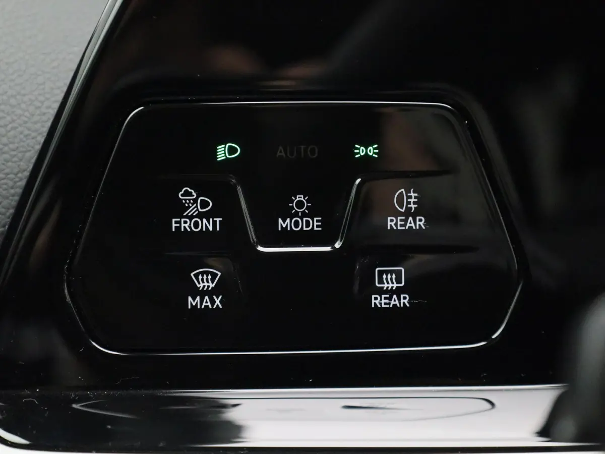 1.5 TSI Life Business | ACC | Stoelverwarming + Stuurverwarming | Keyless | Ambiance sfeerverlichting | Climate Control | Apple Carplay/Android Auto |
