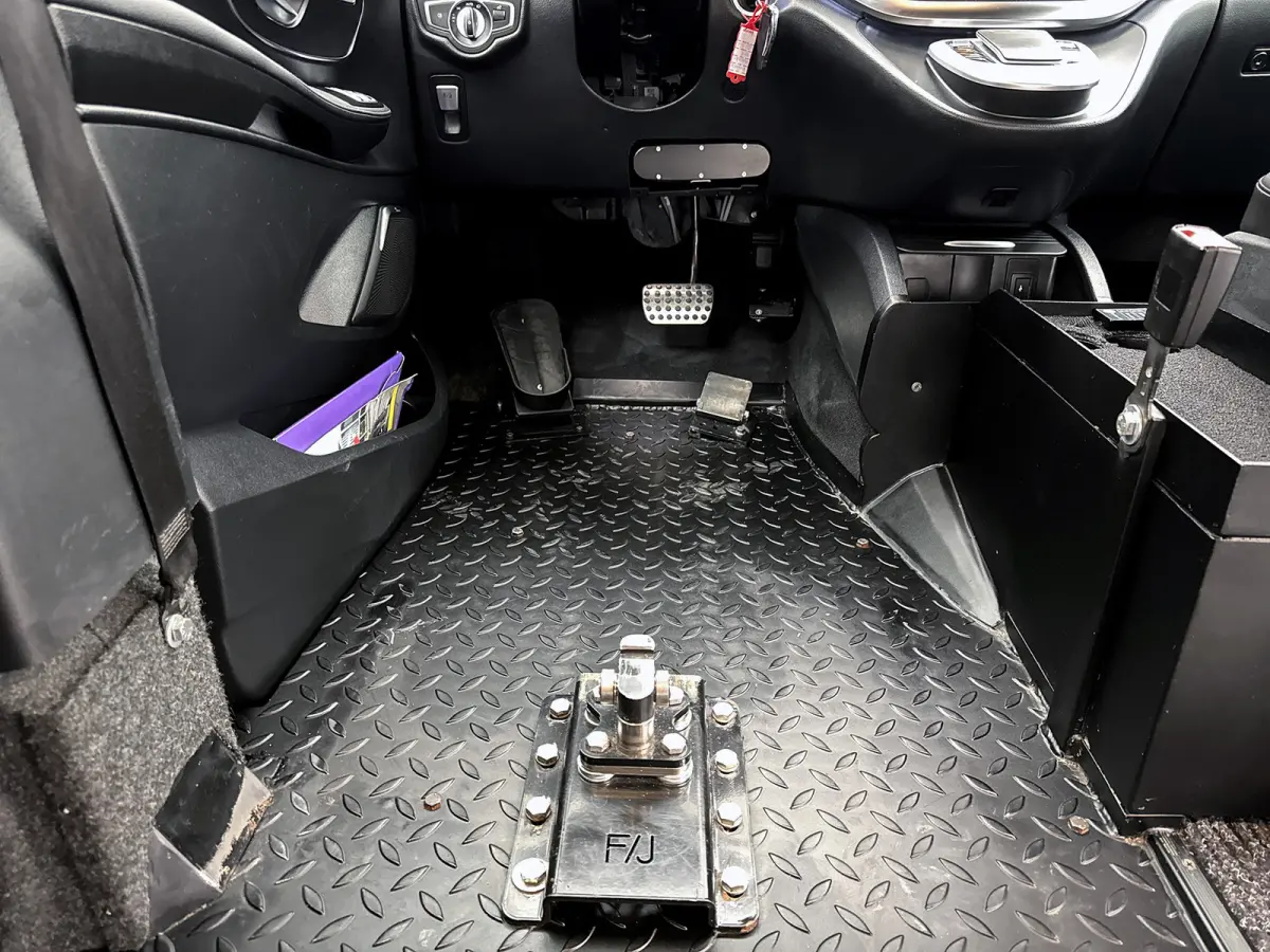 300d Lang Avantgarde Edition AMG line Rolstoelauto Marge (BTW & BPM vrij) Rolstoellift Burmester audio Navigatie Camera Rolstoel
