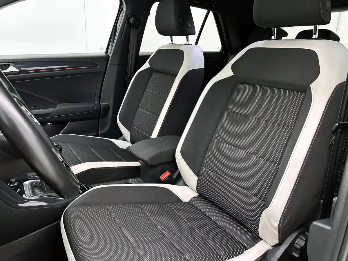 1.5 TSI Sport | 150 PK | Apple Carplay / Android Auto | Cruise Control Adaptief | Trekhaak | Digital Cockpit PRO | Climatronic (Automatische Airco) | Parkeersensoren |
