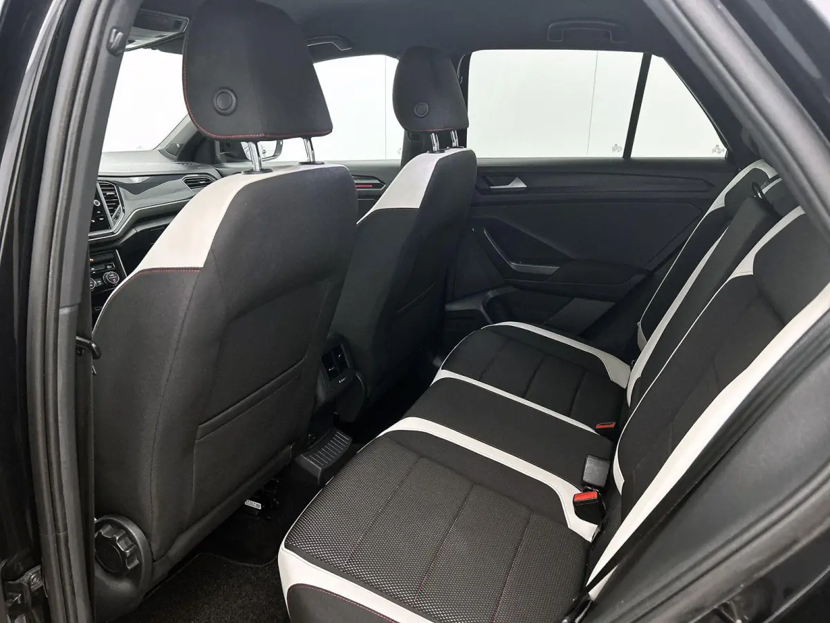1.5 TSI Sport | 150 PK | Apple Carplay / Android Auto | Cruise Control Adaptief | Trekhaak | Digital Cockpit PRO | Climatronic (Automatische Airco) | Parkeersensoren |