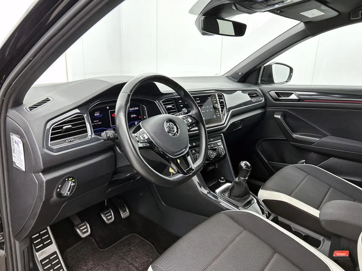 1.5 TSI Sport | 150 PK | Apple Carplay / Android Auto | Cruise Control Adaptief | Trekhaak | Digital Cockpit PRO | Climatronic (Automatische Airco) | Parkeersensoren |
