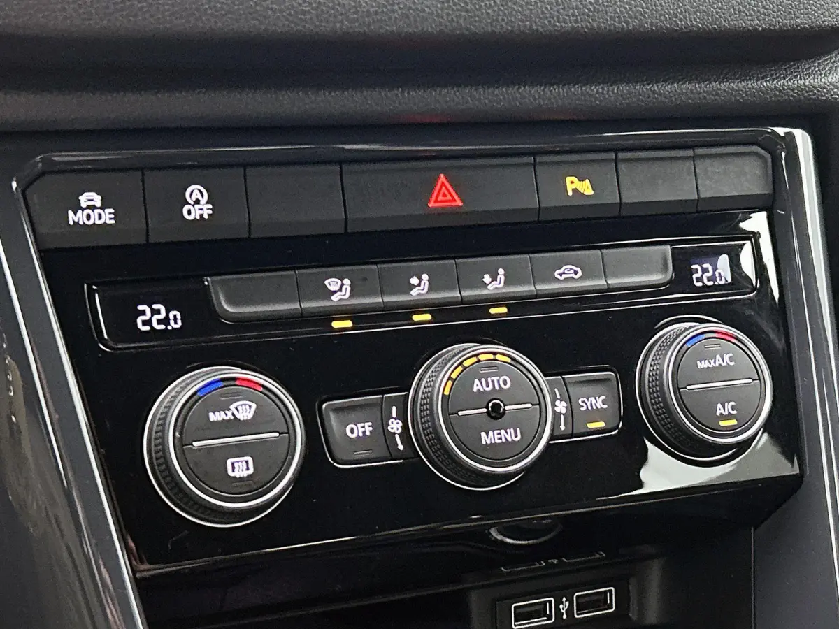 1.5 TSI Sport | 150 PK | Apple Carplay / Android Auto | Cruise Control Adaptief | Trekhaak | Digital Cockpit PRO | Climatronic (Automatische Airco) | Parkeersensoren |