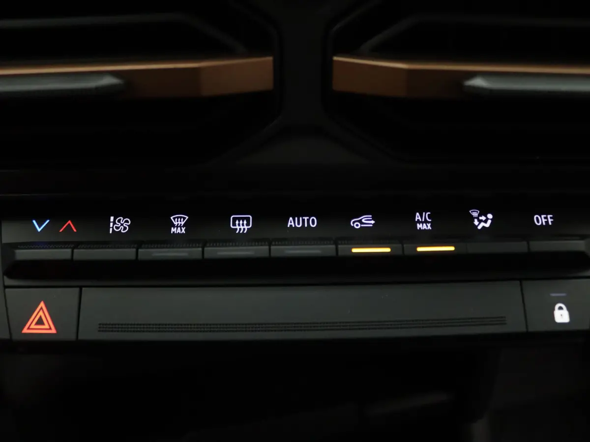 140pk mild hybrid extreme Apple Carplay/Android Auto | Climate