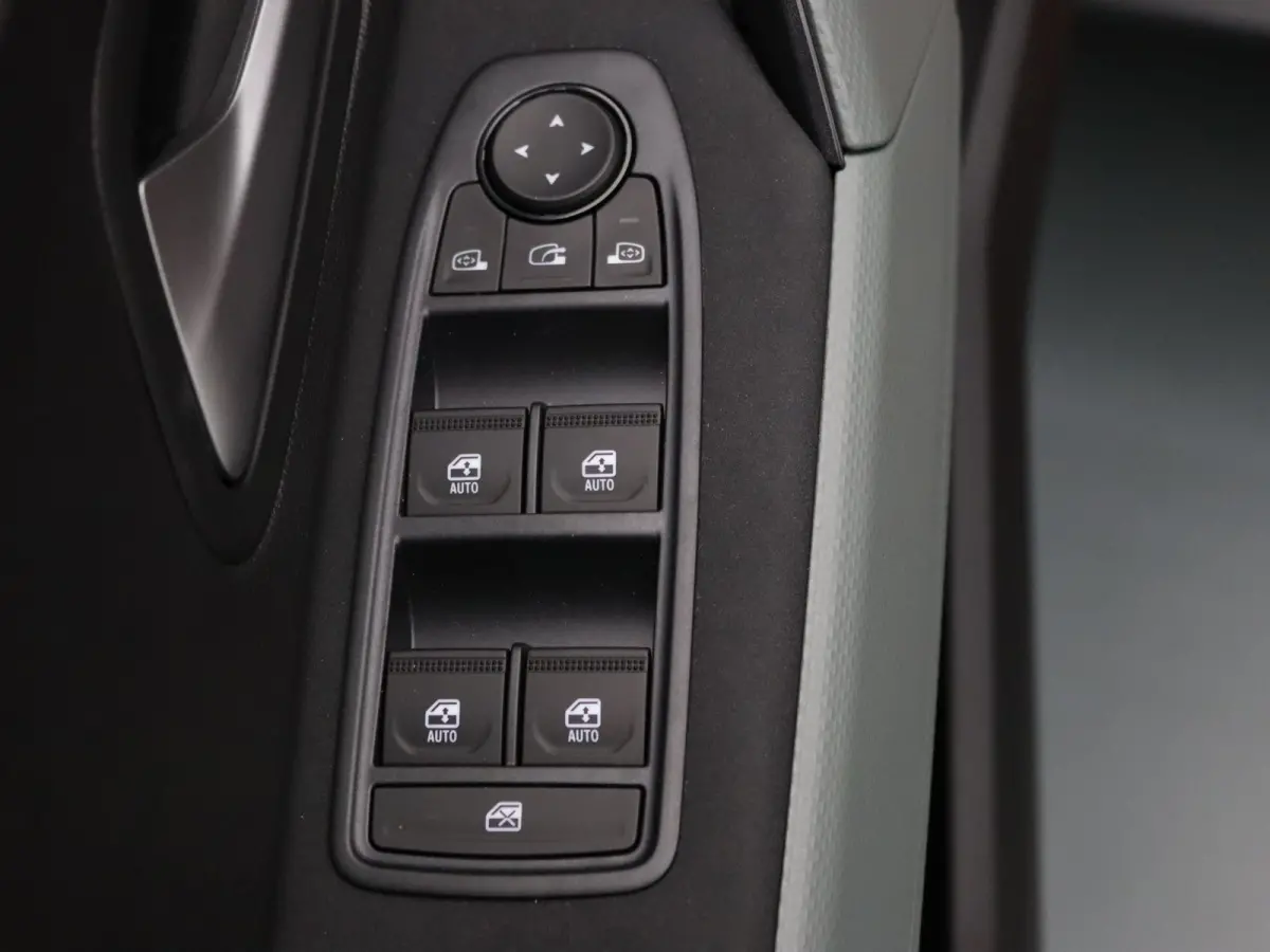 140pk mild hybrid extreme Apple Carplay/Android Auto | Climate
