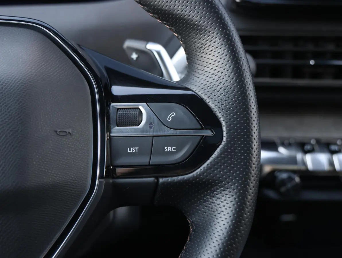 1.6 HYbrid 225 GT 1e eigenaar | Elektrisch Panorama dak | Black Pack | Accu 95% | Camera | 18" LMV | Apple Carplay & Android Auto