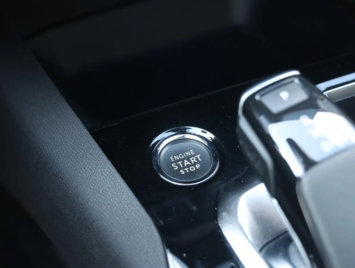 1.6 HYbrid 225 GT 1e eigenaar | Elektrisch Panorama dak | Black Pack | Accu 95% | Camera | 18" LMV | Apple Carplay & Android Auto