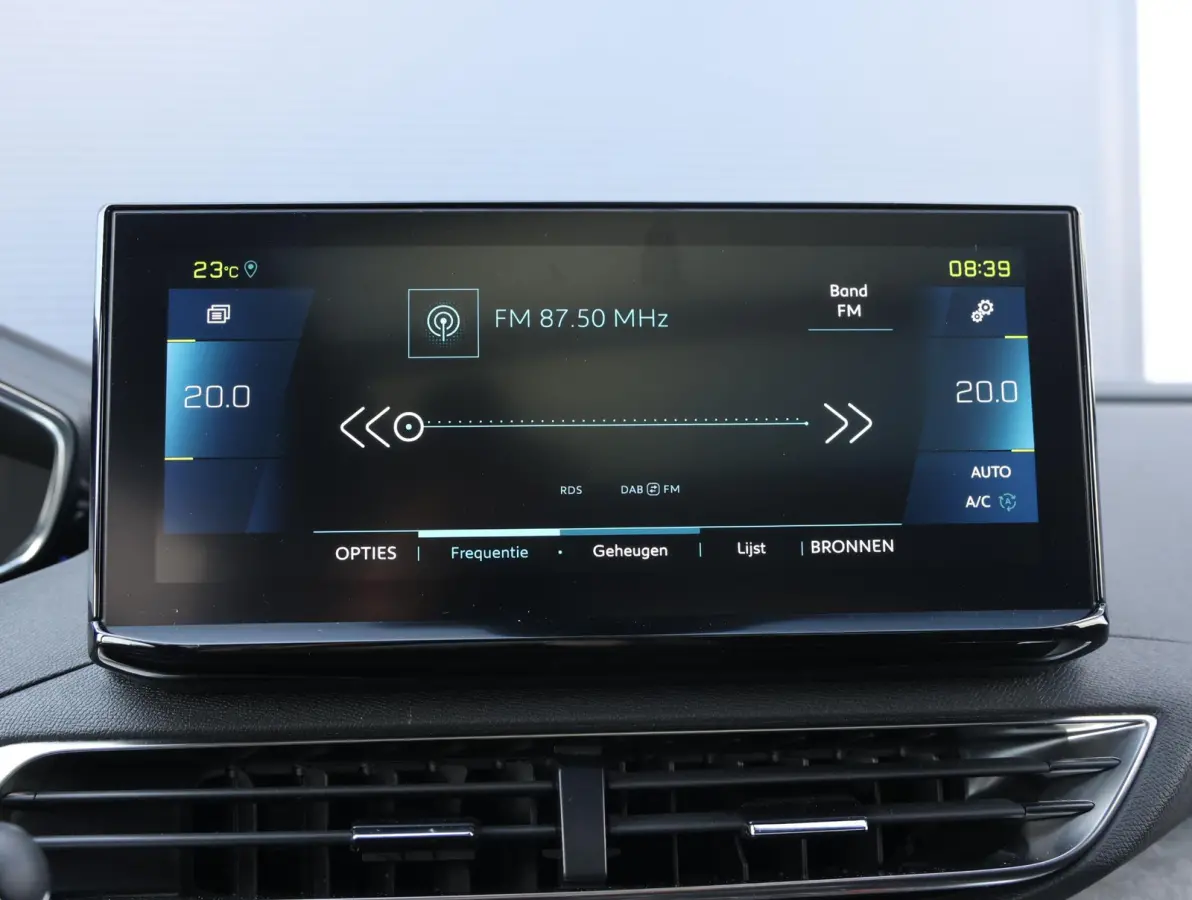 1.6 HYbrid 225 GT 1e eigenaar | Elektrisch Panorama dak | Black Pack | Accu 95% | Camera | 18" LMV | Apple Carplay & Android Auto