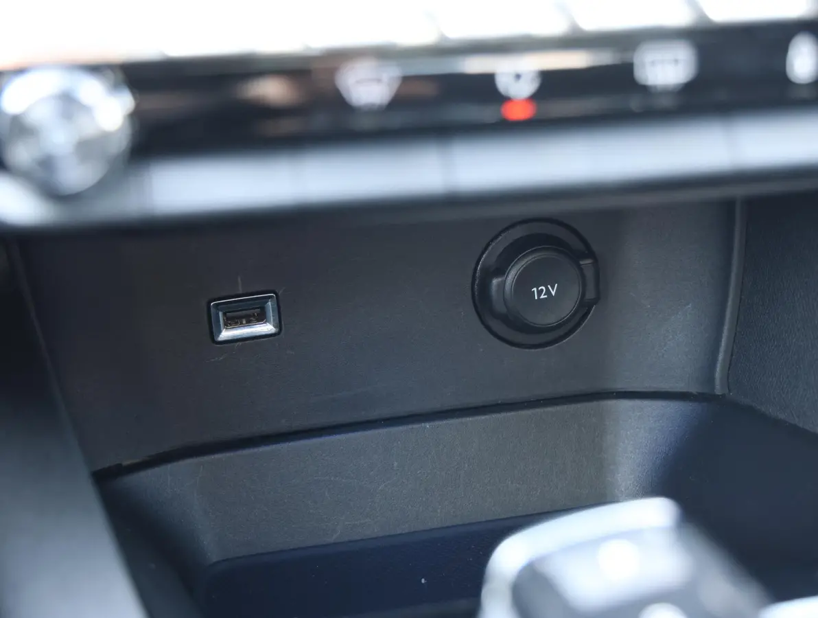 1.6 HYbrid 225 GT 1e eigenaar | Elektrisch Panorama dak | Black Pack | Accu 95% | Camera | 18" LMV | Apple Carplay & Android Auto