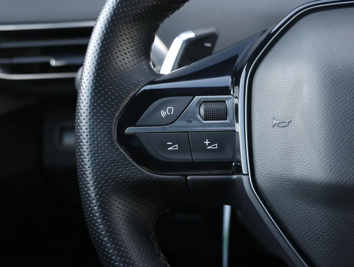 1.6 HYbrid 225 GT 1e eigenaar | Elektrisch Panorama dak | Black Pack | Accu 95% | Camera | 18" LMV | Apple Carplay & Android Auto