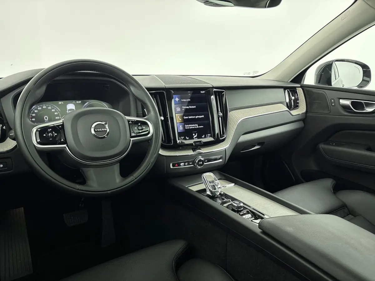 2.0 Recharge T6 AWD Inscription PHEV Automaat | 89% SOH | Stoelverwarming | Stuurwiel Verwarming | Trekhaak | Achteruitrij Assistent | Apple Carplay | Android Auto | Bluetooth | Comfortstoel