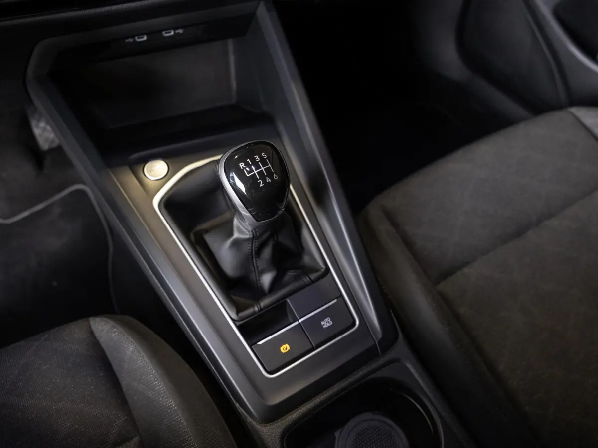 1.0 TSI Life 110pk / Airco / Stoelverwarming / Achteruitrijcamera / Apple carplay / Adaptieve cruise control