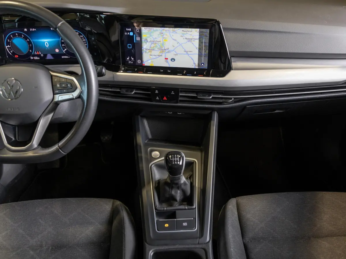 1.0 TSI Life 110pk / Airco / Stoelverwarming / Achteruitrijcamera / Apple carplay / Adaptieve cruise control