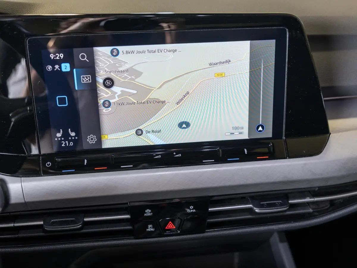 1.0 TSI Life 110pk / Airco / Stoelverwarming / Achteruitrijcamera / Apple carplay / Adaptieve cruise control