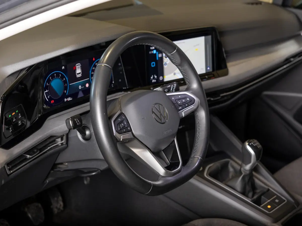 1.0 TSI Life 110pk / Airco / Stoelverwarming / Achteruitrijcamera / Apple carplay / Adaptieve cruise control
