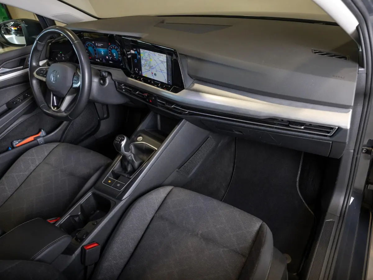 1.0 TSI Life 110pk / Airco / Stoelverwarming / Achteruitrijcamera / Apple carplay / Adaptieve cruise control