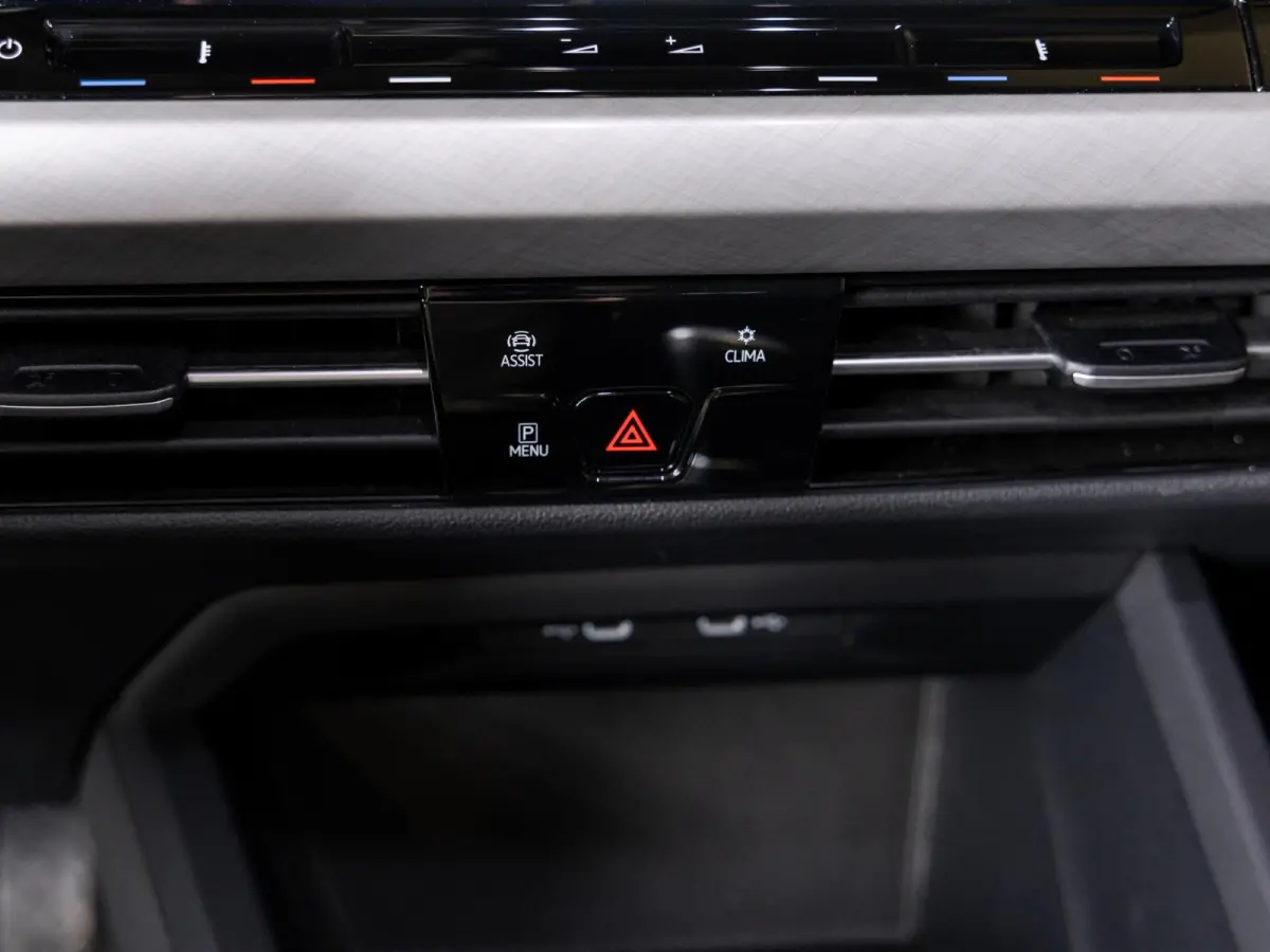 1.0 TSI Life 110pk / Airco / Stoelverwarming / Achteruitrijcamera / Apple carplay / Adaptieve cruise control