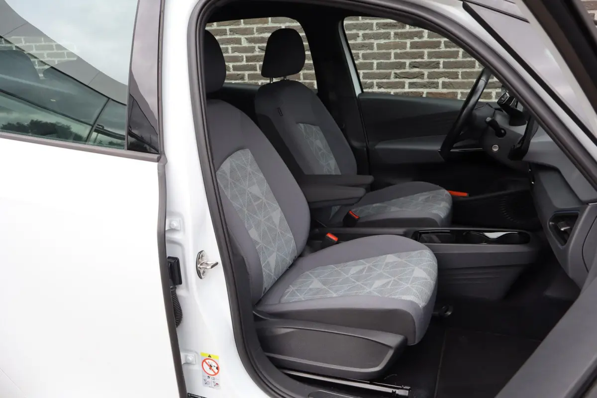 145pk Pro 58 kWh | SoH 93% | Navigatie | All Seasonbanden | Volautomatische Airconditioning