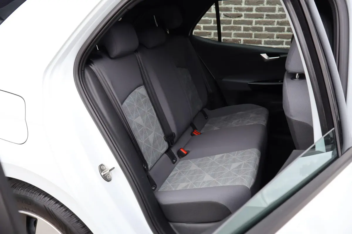 145pk Pro 58 kWh | SoH 93% | Navigatie | All Seasonbanden | Volautomatische Airconditioning