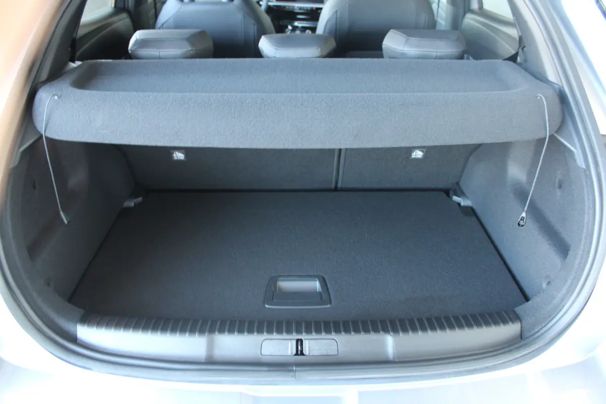 1.2 Turbo Ultimate | Alcantara bekleding | Massagefunctie | Adaptieve cruise control | Dode-hoekdetectie |