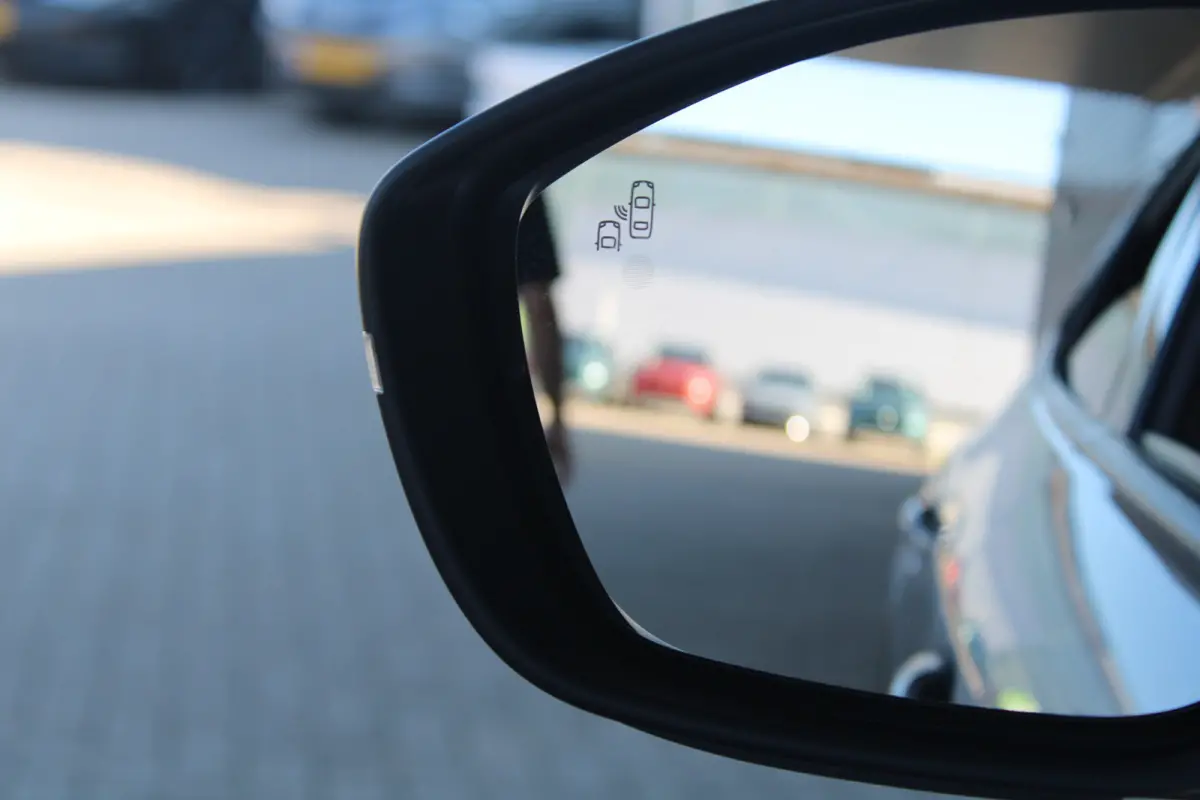 1.2 Turbo Ultimate | Alcantara bekleding | Massagefunctie | Adaptieve cruise control | Dode-hoekdetectie |