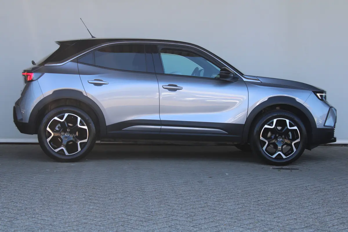 1.2 Turbo Ultimate | Alcantara bekleding | Massagefunctie | Adaptieve cruise control | Dode-hoekdetectie |