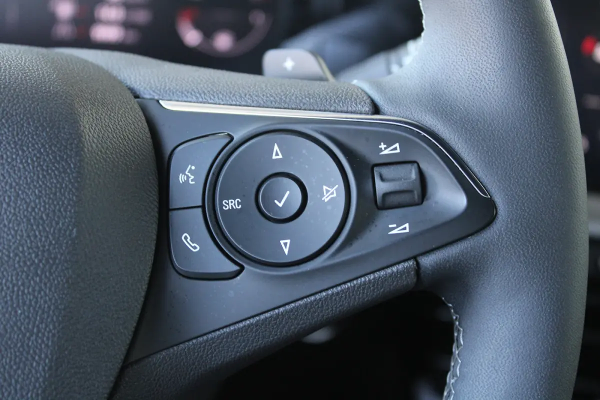 1.2 Turbo Ultimate | Alcantara bekleding | Massagefunctie | Adaptieve cruise control | Dode-hoekdetectie |