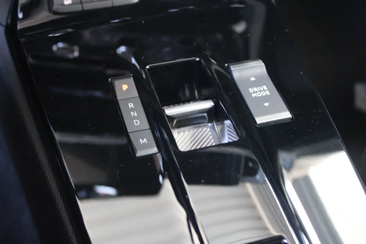 1.2 Turbo Ultimate | Alcantara bekleding | Massagefunctie | Adaptieve cruise control | Dode-hoekdetectie |