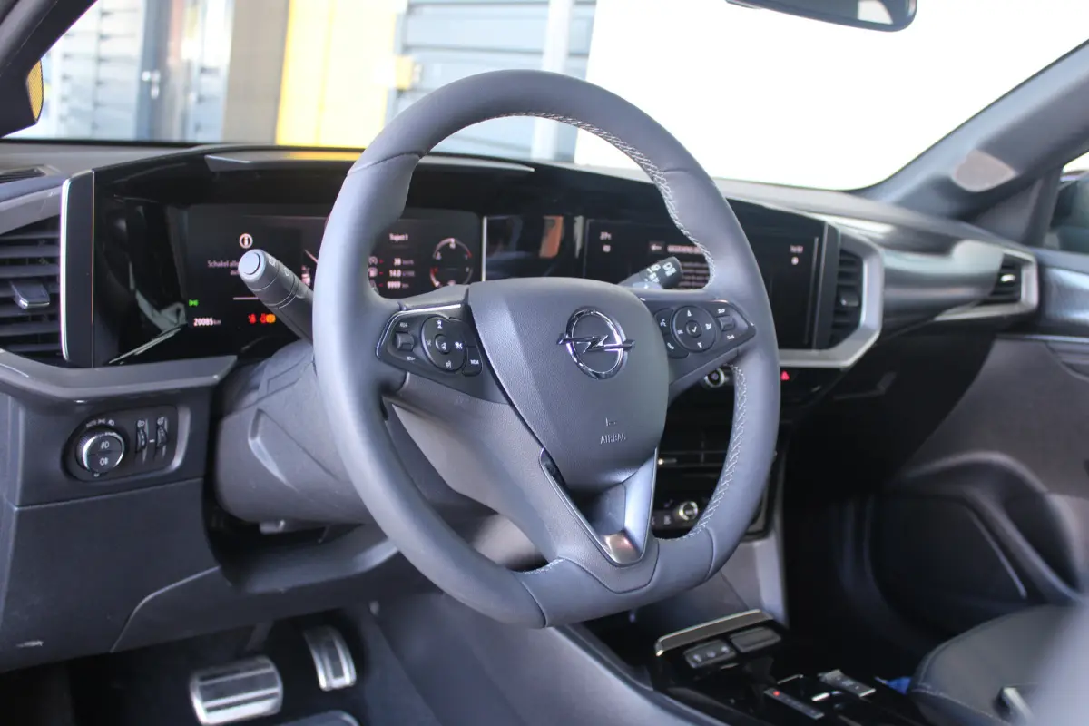 1.2 Turbo Ultimate | Alcantara bekleding | Massagefunctie | Adaptieve cruise control | Dode-hoekdetectie |