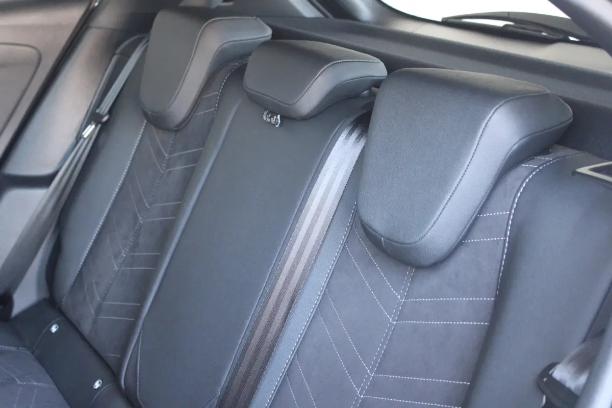 1.2 Turbo Ultimate | Alcantara bekleding | Massagefunctie | Adaptieve cruise control | Dode-hoekdetectie |