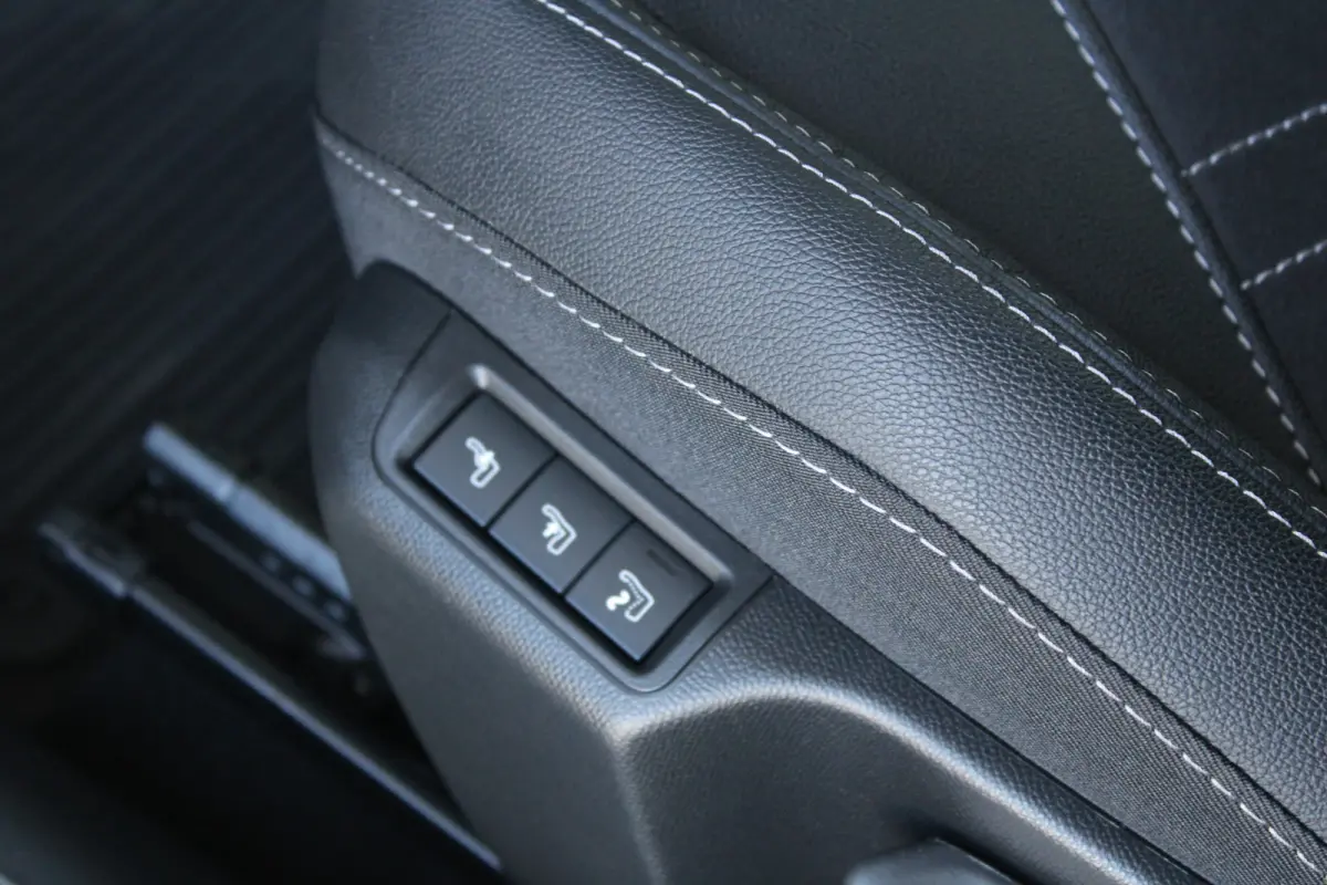 1.2 Turbo Ultimate | Alcantara bekleding | Massagefunctie | Adaptieve cruise control | Dode-hoekdetectie |