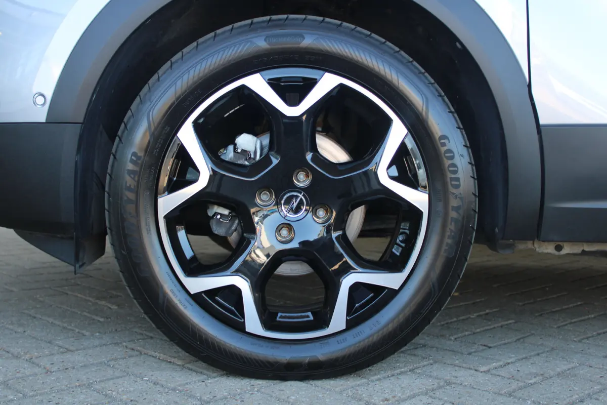 1.2 Turbo Ultimate | Alcantara bekleding | Massagefunctie | Adaptieve cruise control | Dode-hoekdetectie |