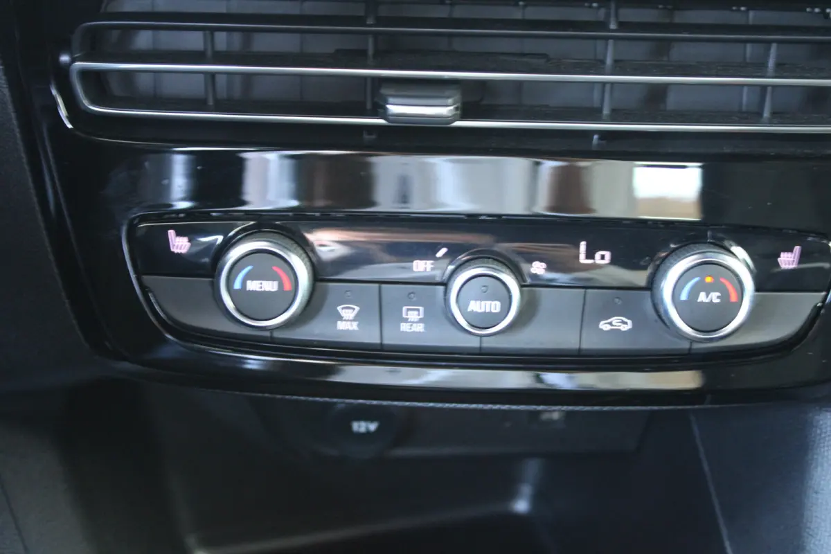 1.2 Turbo Ultimate | Alcantara bekleding | Massagefunctie | Adaptieve cruise control | Dode-hoekdetectie |