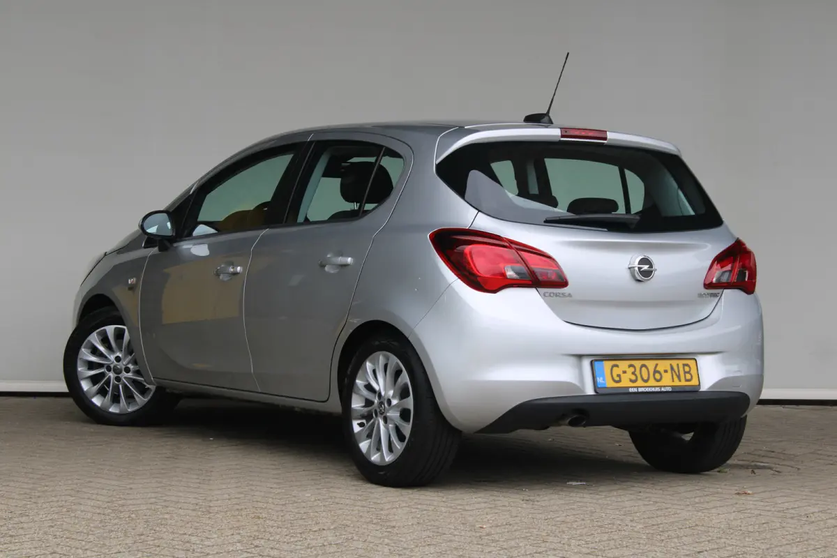 1.0 Turbo 120 Jaar Edition | Navigatie | Climate control | Cruise control | Elektrische ramen voor |