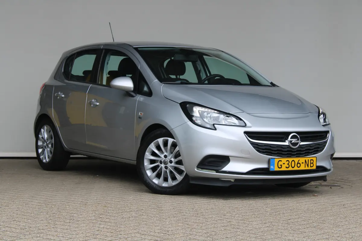 1.0 Turbo 120 Jaar Edition | Navigatie | Climate control | Cruise control | Elektrische ramen voor |