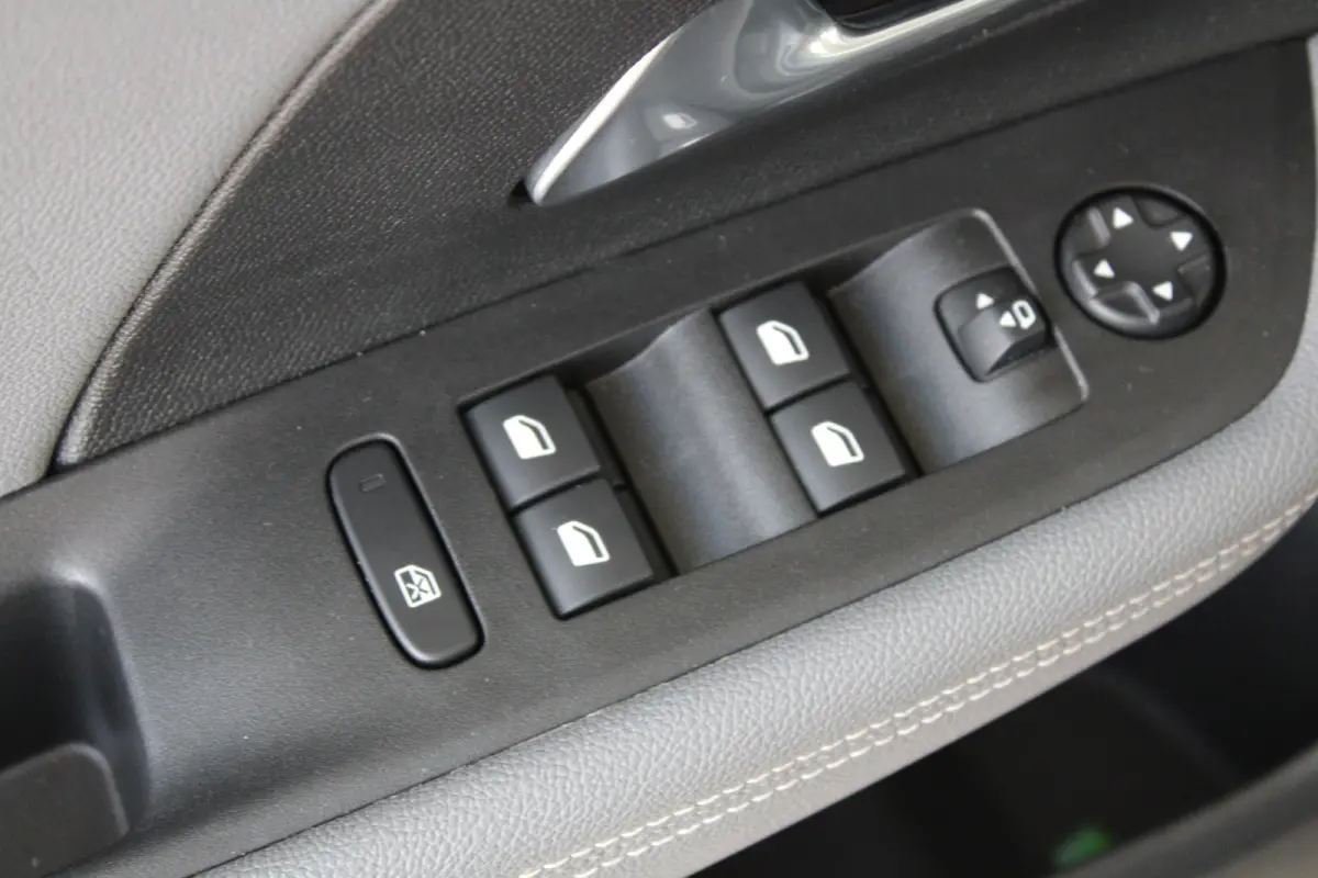 Level 3 50 kWh Elegance | Warmtepomp | Winterpakket | Climate control | Dode-hoek detectie | Keyless start |