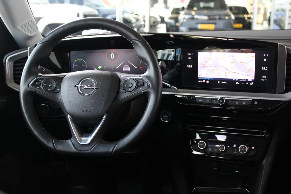 Level 3 50 kWh Elegance | Warmtepomp | Winterpakket | Climate control | Dode-hoek detectie | Keyless start |