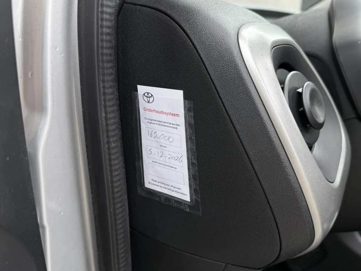 1.0 VVT-i x-wave | Cabrio dak | Camera | Cruise control | Lichtmetaal | Airco | Dealer onderhouden