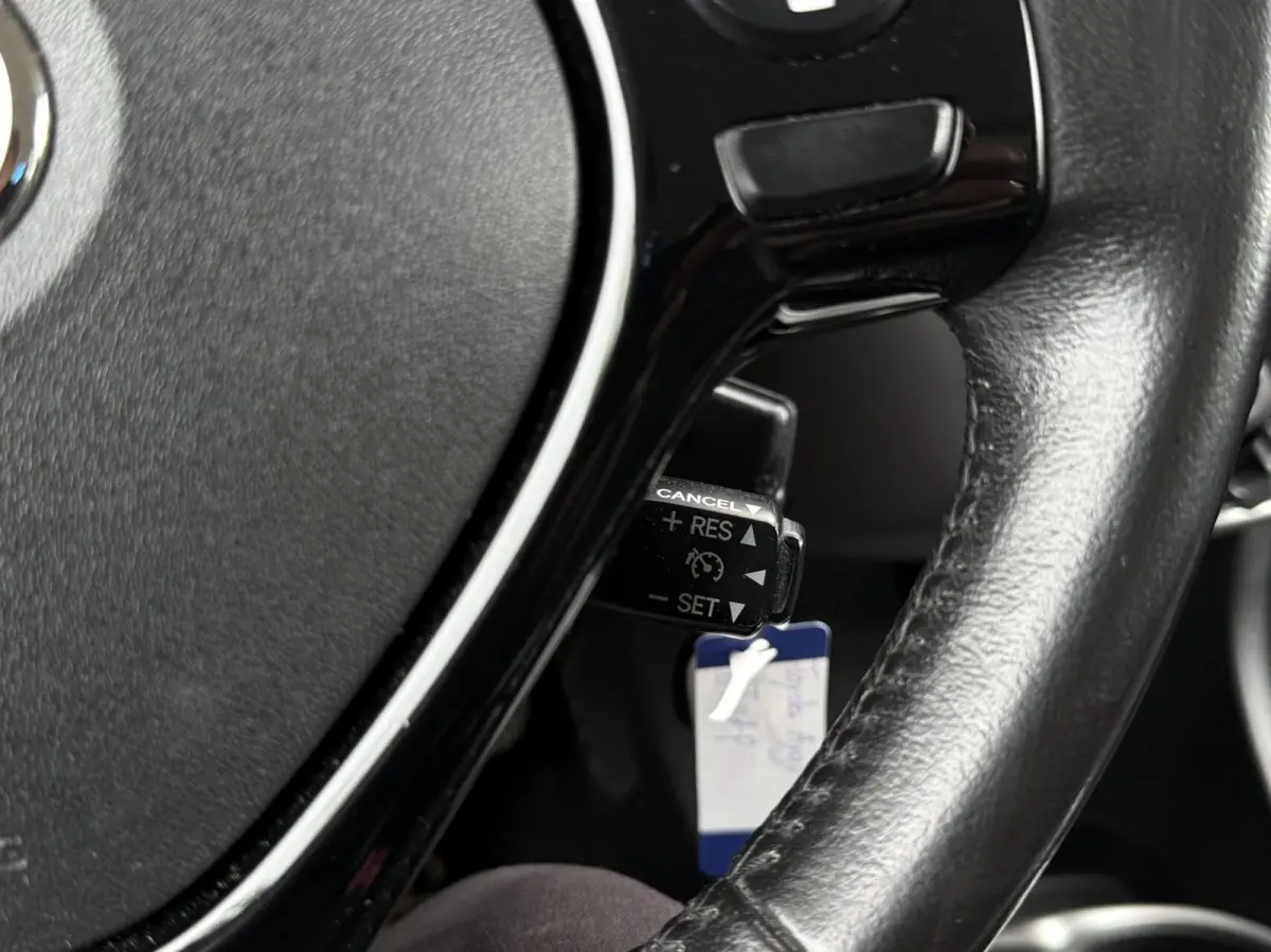 1.0 VVT-i x-wave | Cabrio dak | Camera | Cruise control | Lichtmetaal | Airco | Dealer onderhouden