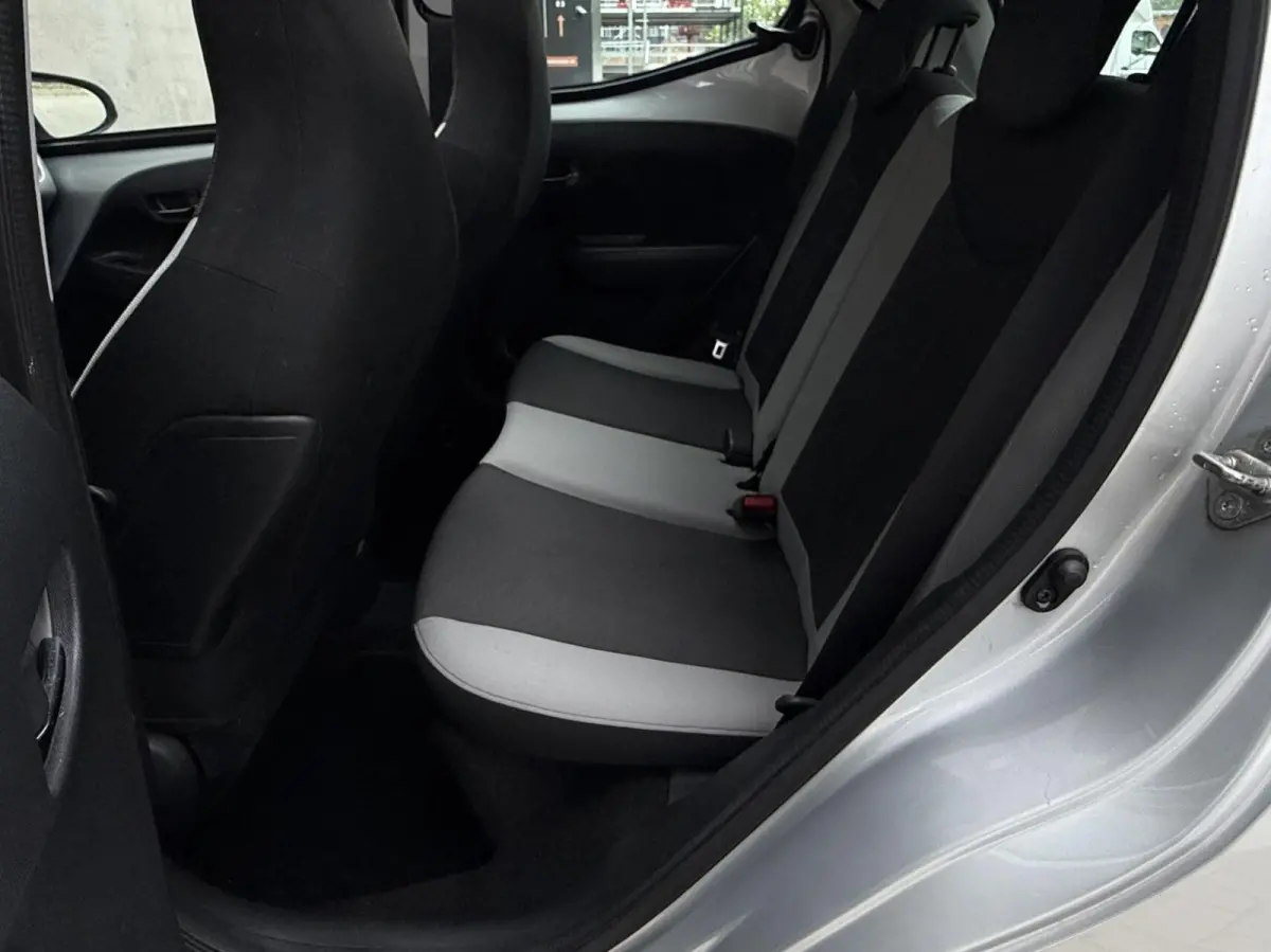 1.0 VVT-i x-wave | Cabrio dak | Camera | Cruise control | Lichtmetaal | Airco | Dealer onderhouden