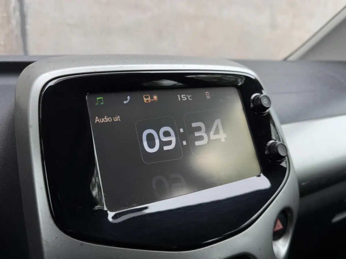 1.0 VVT-i x-wave | Cabrio dak | Camera | Cruise control | Lichtmetaal | Airco | Dealer onderhouden